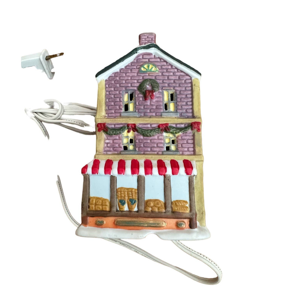Trim a home light up Christmas Candy Shoppe Village building 1996 - Picture 5 of 9